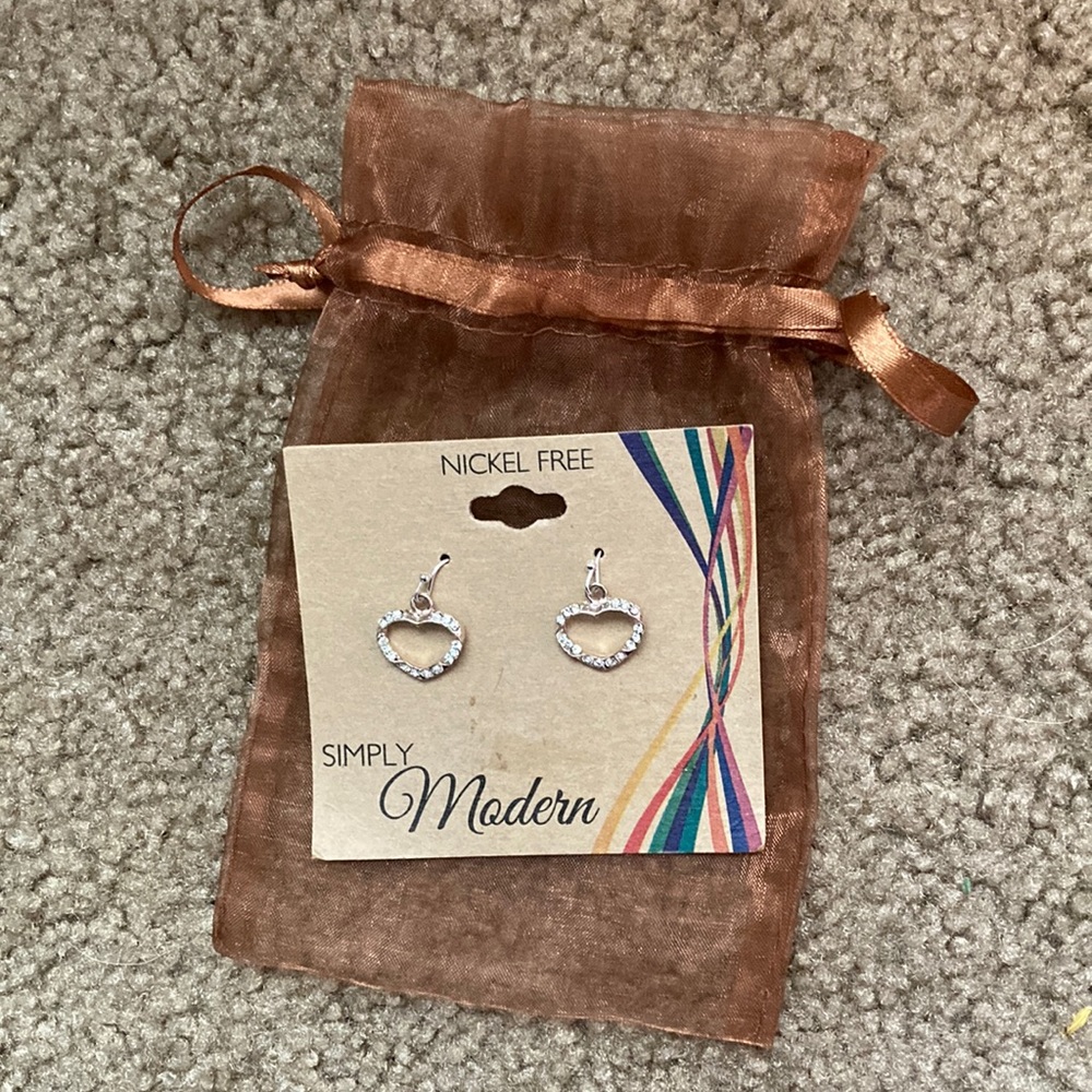 NWT Heart Dangling Earrings